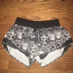 Lululemon hotty hot short